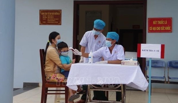 Organizing COVID-19 Vaccination Sessions in Truong Sa Island District Organizing COVID-19 Vaccination Sessions in Truong Sa Island District