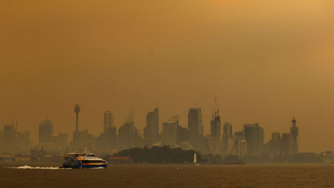 sydney kicks off new year parties with fireworks