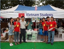 vietnamese students in rok support the fight against covid 19