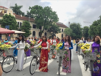 international friendship art festival attracts many hanoians and tourists
