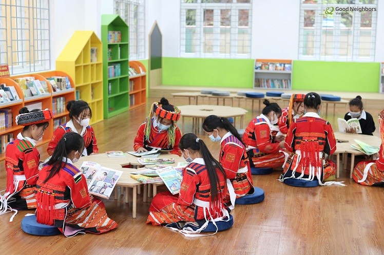 NGOs Gift Blankets for Needy Children in Several Provinces NGOs Gift Blankets for Needy Children in Several Provinces