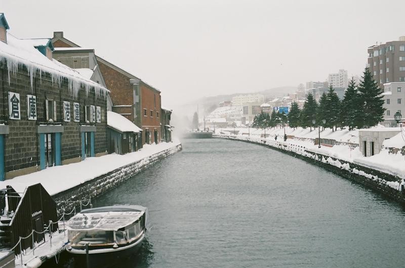 A White Hokkaido in Snowstorm Captured by Vietnamese Street Photographer A White Hokkaido in Snowstorm Captured by Vietnamese Street Photographer