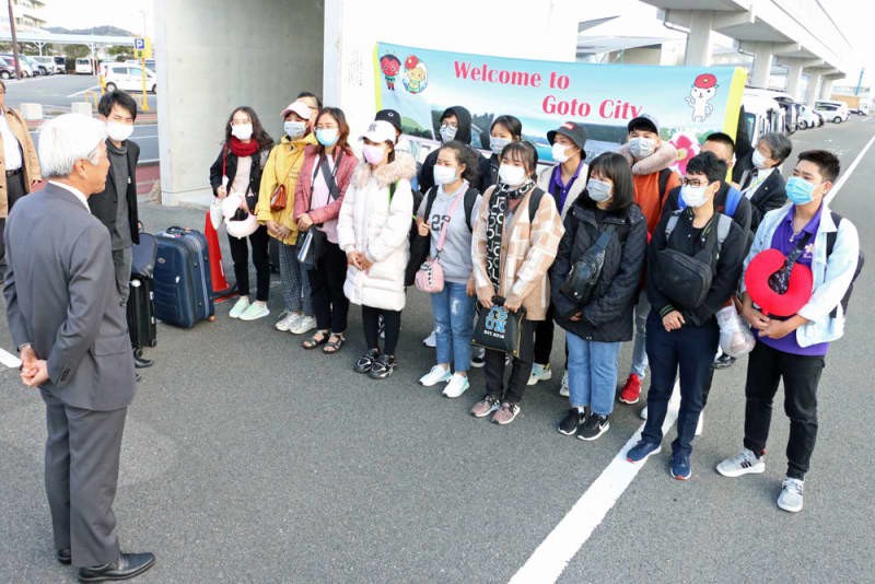 Vietnamese Students in Japan Receive Assistance from Local Government Vietnamese Students in Japan Receive Assistance from Local Government