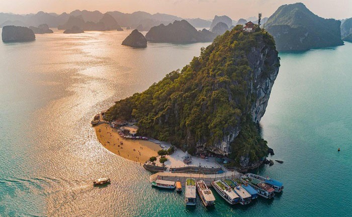 Photo: Amazinghalongbay Photo: Amazinghalongbay