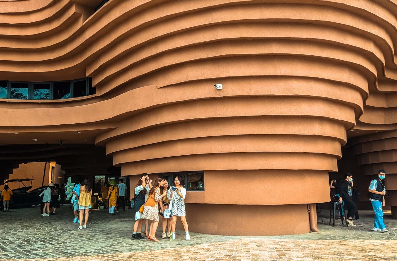How to Enjoy a Fun Day-trip in Bat Trang Pottery Museum How to Enjoy a Fun Day-trip in Bat Trang Pottery Museum