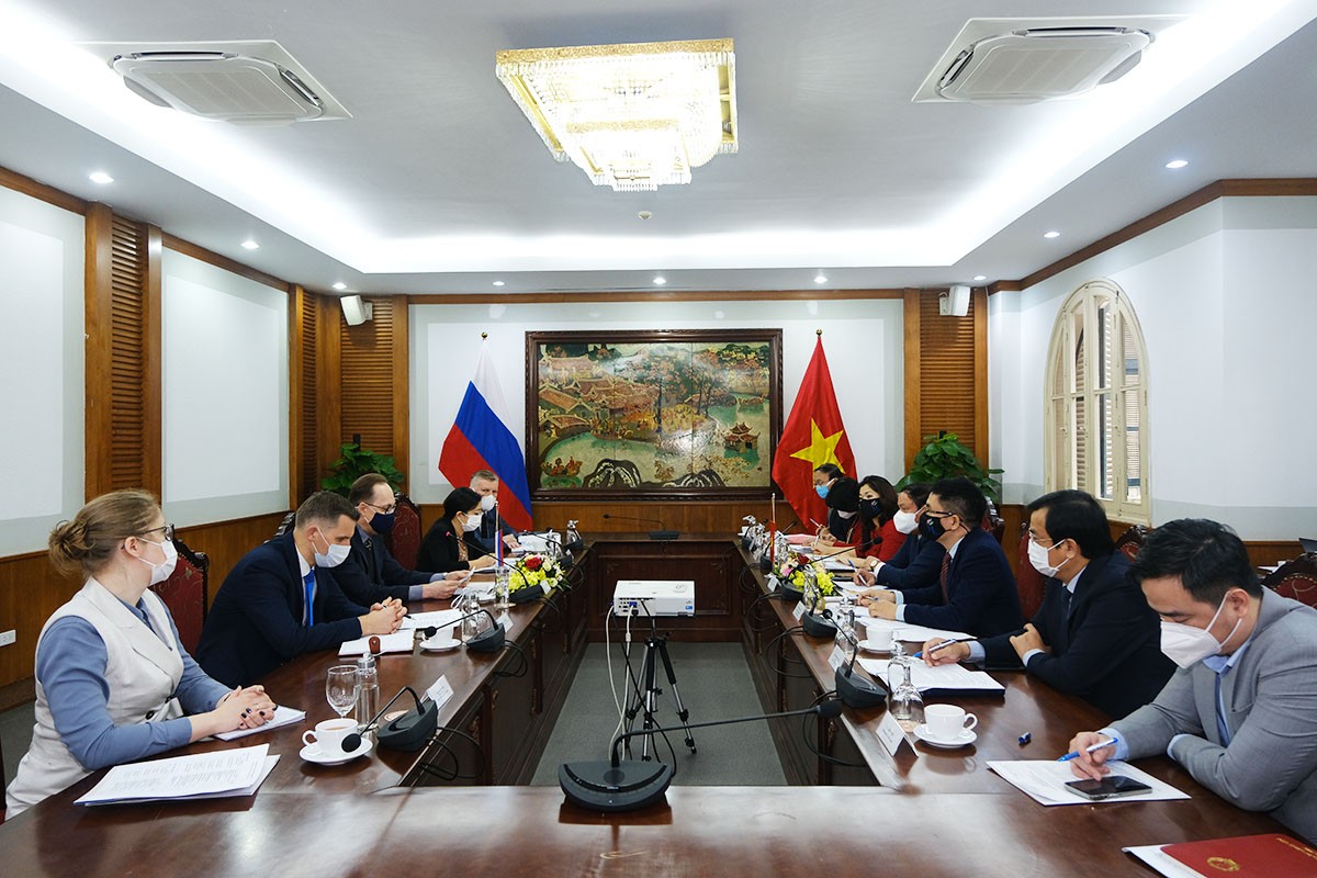 Vietnam, Russia Photograph Exhibits Show National Pride Vietnam, Russia Photograph Exhibits Show National Pride