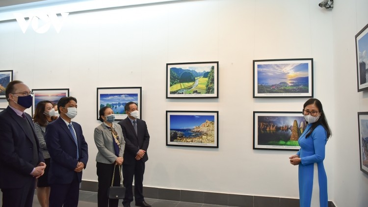 Vietnam, Russia Photograph Exhibits Show National Pride Vietnam, Russia Photograph Exhibits Show National Pride