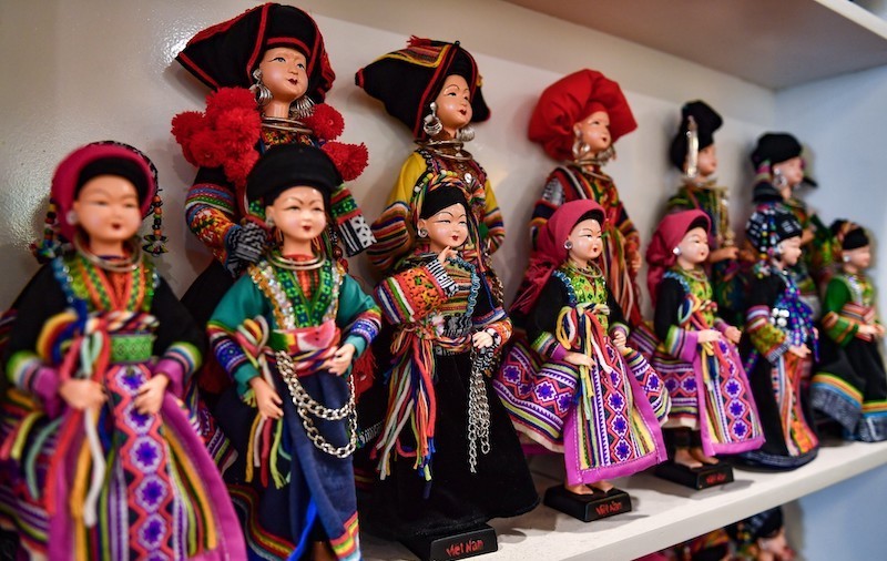 Vietnamese Artist Promotes Traditional Cultures with Multi-Ethnic Doll Collection Vietnamese Artist Promotes Traditional Cultures with Multi-Ethnic Doll Collection