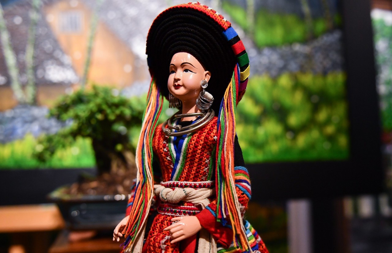 Vietnamese Artist Promotes Traditional Cultures with Multi-Ethnic Doll Collection Vietnamese Artist Promotes Traditional Cultures with Multi-Ethnic Doll Collection