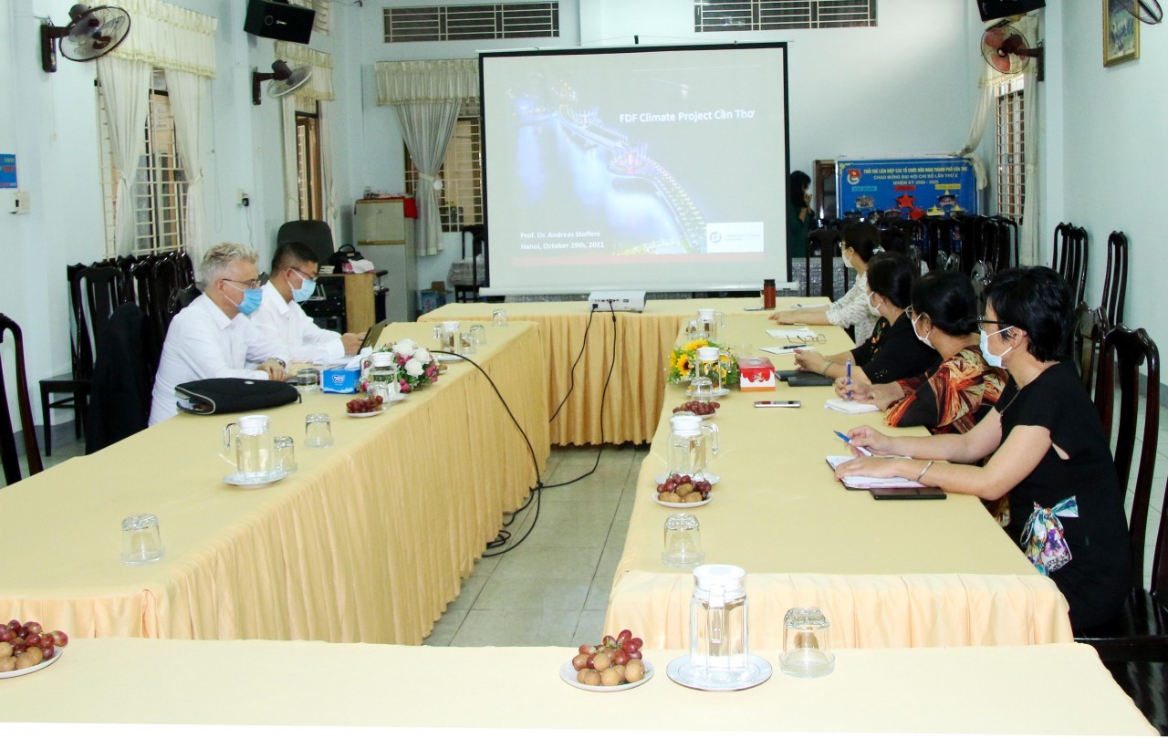Leaders of the Union of Can Tho City and leaders of Can Tho University discussed at the meeting with FNF. Leaders of the Union of Can Tho City and leaders of Can Tho University discussed at the meeting with FNF.