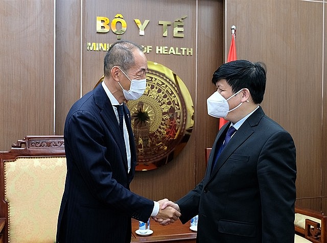 Minister of Health Nguyễn Thanh Long received Takeshi Kasai, World Health Organisation (WHO) Regional Director for the Western Pacific on Monday. — Photo suckhoedoisong.vn Minister of Health Nguyễn Thanh Long received Takeshi Kasai, World Health Organisation (WHO) Regional Director for the Western Pacific on Monday. — Photo suckhoedoisong.vn