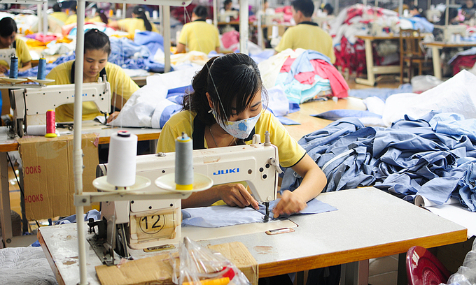 Workers working in a garment factory in Hanoi. Photo by Shutterstock/Jimmy Tran. 4432-garment3