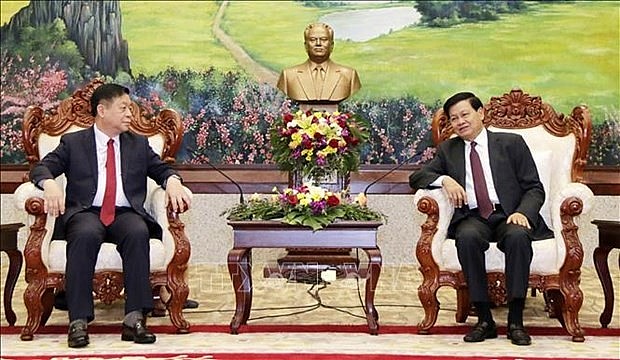 General Secretary of the Lao People’s Revolutionary Party (LPRP) and President of Laos Thongloun Sisoulith (left) receives head of the CPV Central Committee’s Commission for Information and Education Nguyen Trong Nghia in Vientiane on April 25. (Photo: VNA) General Secretary of the Lao People’s Revolutionary Party (LPRP) and President of Laos Thongloun Sisoulith (left) receives head of the CPV Central Committee’s Commission for Information and Education Nguyen Trong Nghia in Vientiane on April 25. (Photo: VNA)