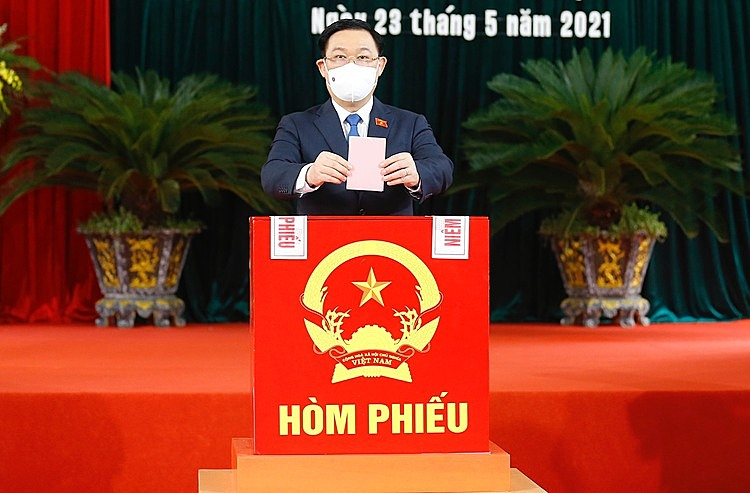 National Assembly chairman Vuong Dinh Hue casts his votes into a ballot box at a polling station in Hai Phong. National Assembly chairman Vuong Dinh Hue casts his votes into a ballot box at a polling station in Hai Phong.