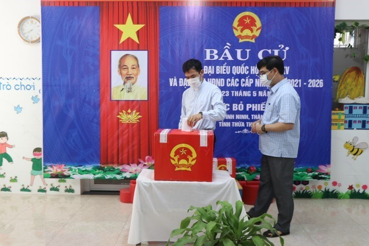 Catholic voters in Vinh Ninh ward, Hue city go to the polls. (Photo: Do Truong/VNA) Catholic voters in Vinh Ninh ward, Hue city go to the polls. (Photo: Do Truong/VNA)
