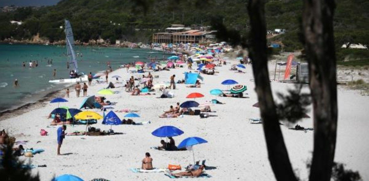 Representative Image. Credit: AFP Photo Read more at: https://www.deccanherald.com/international/world-news-politics/french-government-defends-freedom-of-topless-sunbathing-878031.html 4507 beach 2