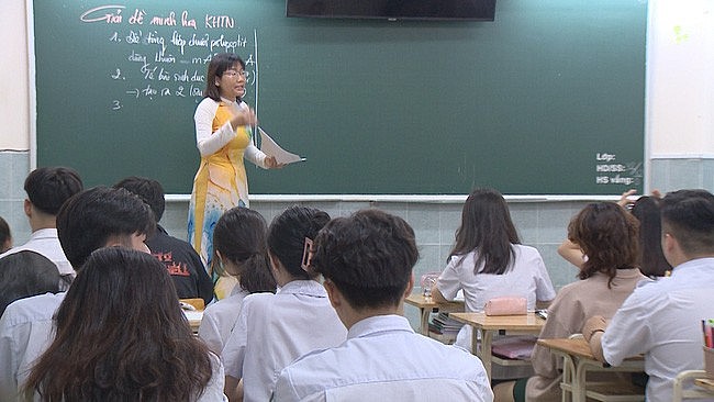 Hanoi Draws up Scenarios for Safe School Reopening Hanoi Draws up Scenarios for Safe School Reopening