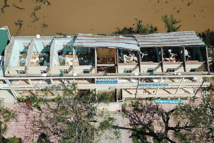 A primary school in Quang Ngai Province has its roof blown away by Storm Molave, October 28, 2020. Photo by VnExpress/ 4627 quang ngai