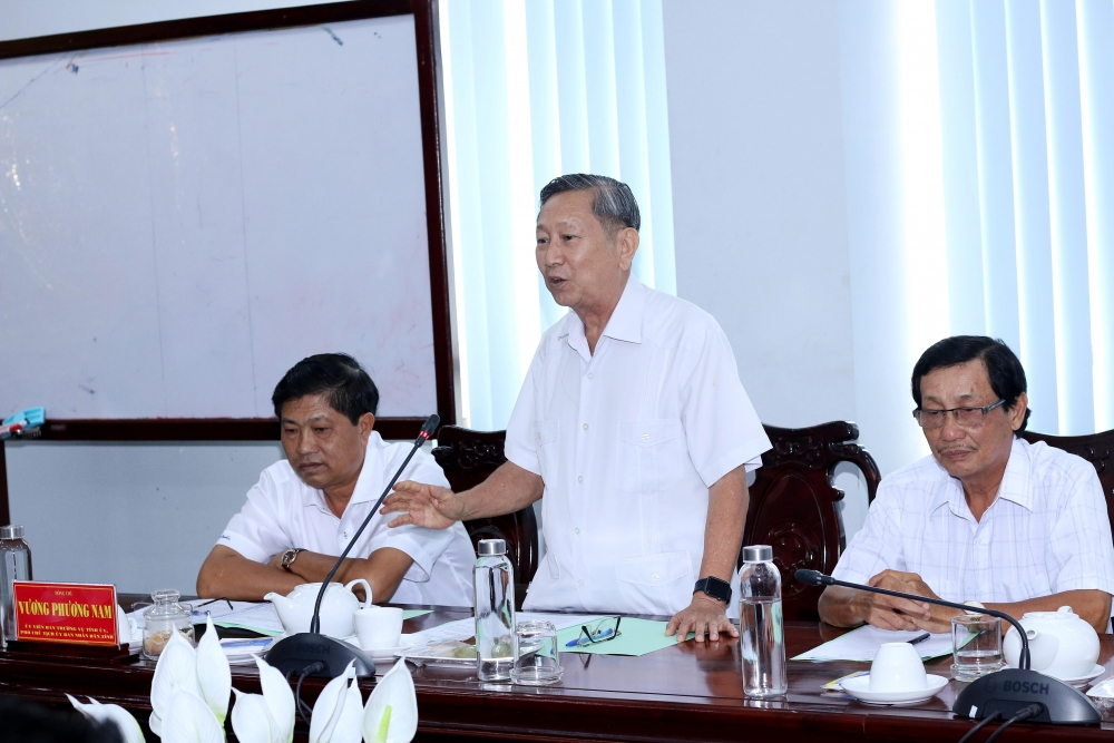 Ông Lê Hoàng Minh - Chủ tịch Liên hiệp hữu nghị Bạc Liêu trao đổi với Đoàn về hoạt động đối ngoại nhân dân trên địa bàn. 1439 hoang minh