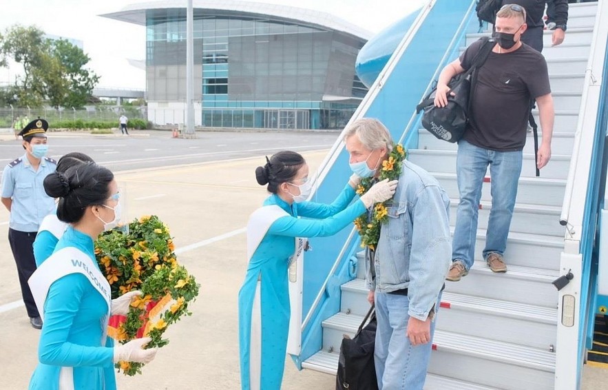 Vietnam Welcomes First Foreign Visitors with Vaccine Passports Vietnam Welcomes First Foreign Visitors with Vaccine Passports