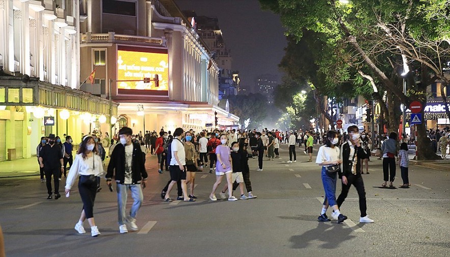 In Photos: Packed Pedestrian Streets In Hanoi After A Year Of Closure
