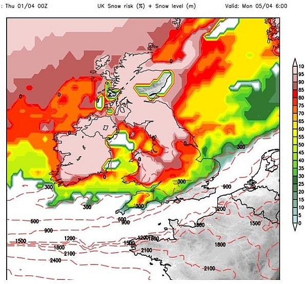 UK weather forecast: Snow is forecast across the country on Monday morning (Image: Netweather) 5826-uk-34-2