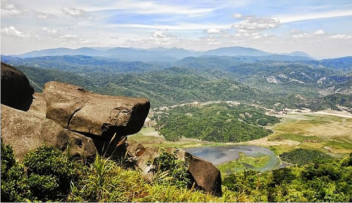 Da Bia Mountain- A symbol of nature in Phu Yen. Photo: Vietnam Tourism 0623-da-bia-2