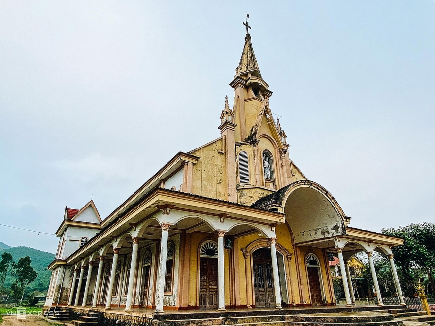 Splendid churches add charm to Quang Binh Province Splendid churches add charm to Quang Binh Province