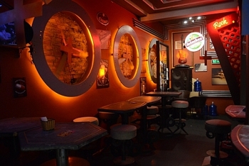 expats in vietnam top amazing bars for foreigners to enjoy nighlife hanoi