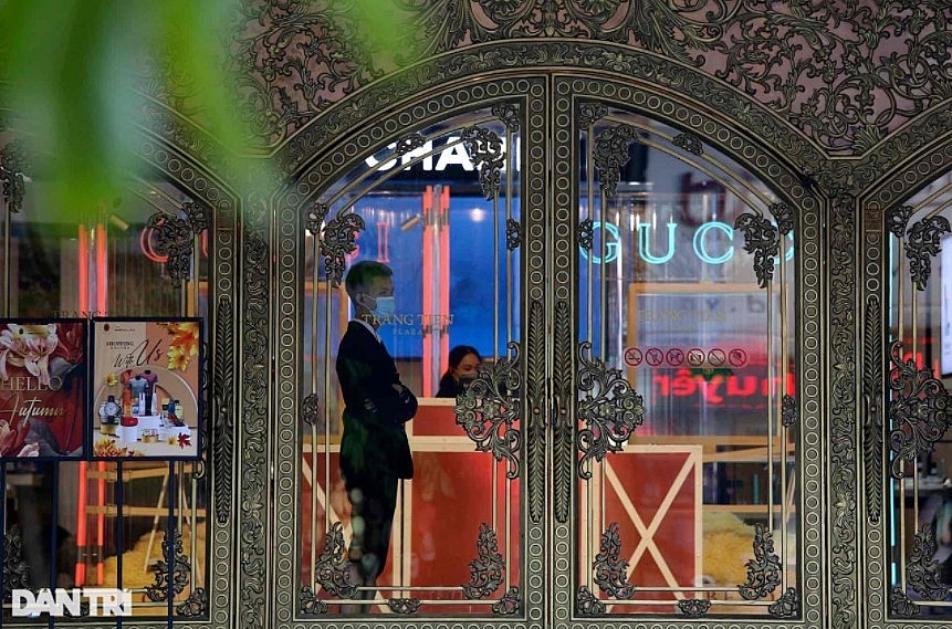 In Photos: 'New Normal' Life In Hanoi Under Directive 22 In Photos: 'New Normal' Life in Hanoi