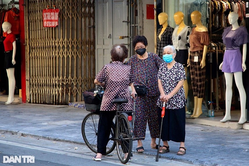 In Photos: 'New Normal' Life In Hanoi Under Directive 22 In Photos: 'New Normal' Life in Hanoi