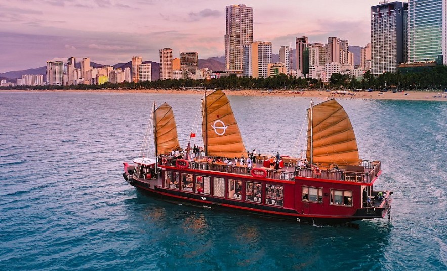 5-Star Yachts In Vietnam Luxurious Adventures: Exploring the Vietnamese Coast in 5-Star Yacht