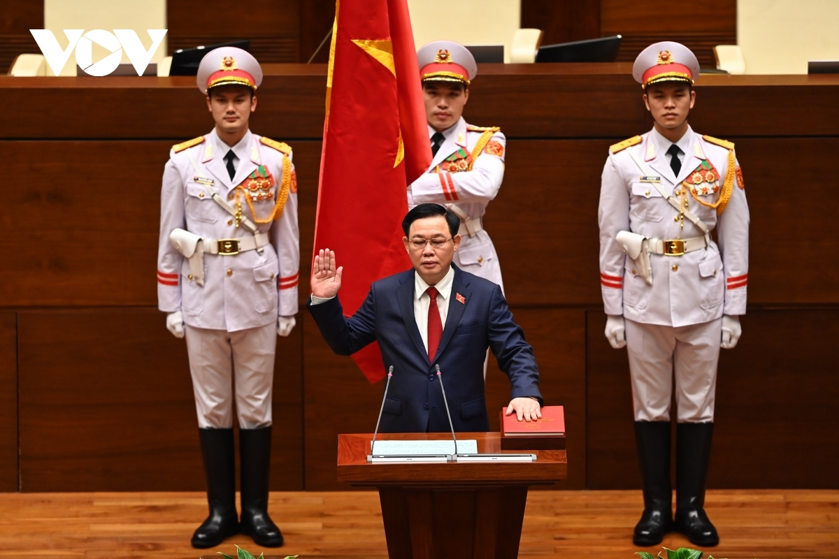 National Assembly Chairman Vuong Dinh Hue takes the oath 2640-hu1