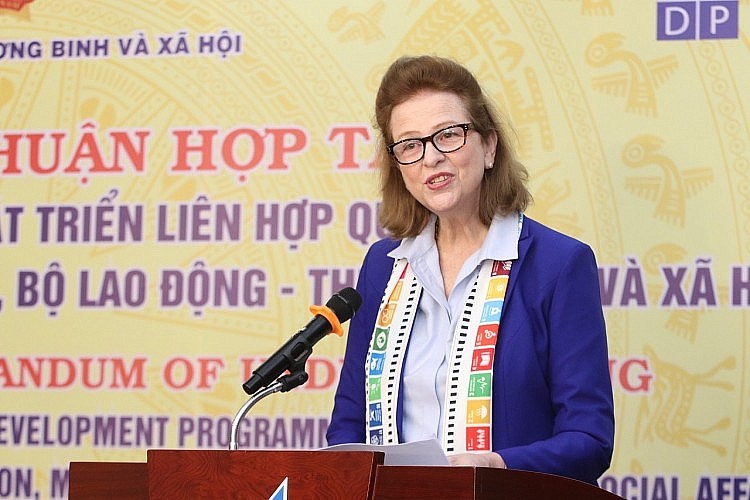 Ms. Caitlin Wiesen, UNDP Resident Representative in Vietnam welcomed Vietnam's decision to invest in the National Target Program. Ms. Caitlin Wiesen, UNDP Resident Representative in Vietnam welcomed Vietnam's decision to invest in the National Target Program.