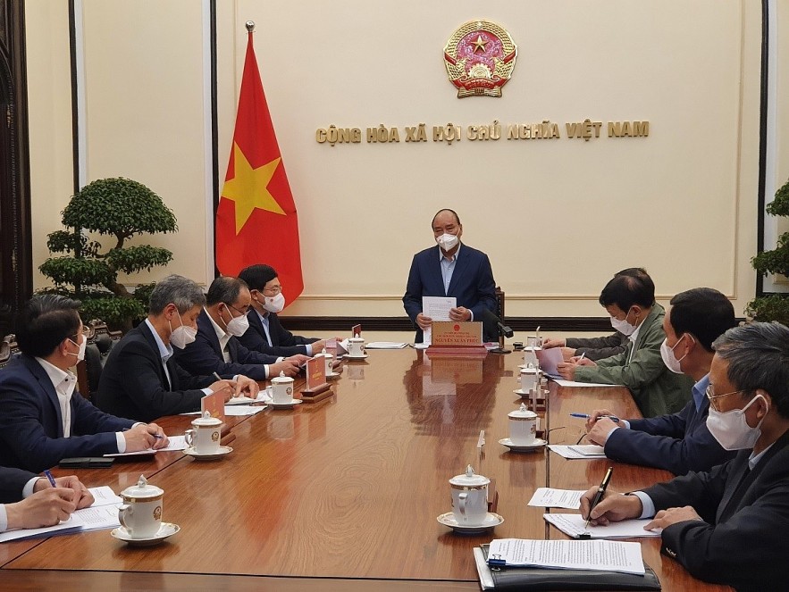 President Nguyen Xuan Phuc (standng) works with leaders of the Ministry of Foreign Affairs and relevant agencies on citizen protection in Ukraine. President Nguyen Xuan Phuc (standng) works with leaders of the Ministry of Foreign Affairs and relevant agencies on citizen protection in Ukraine.