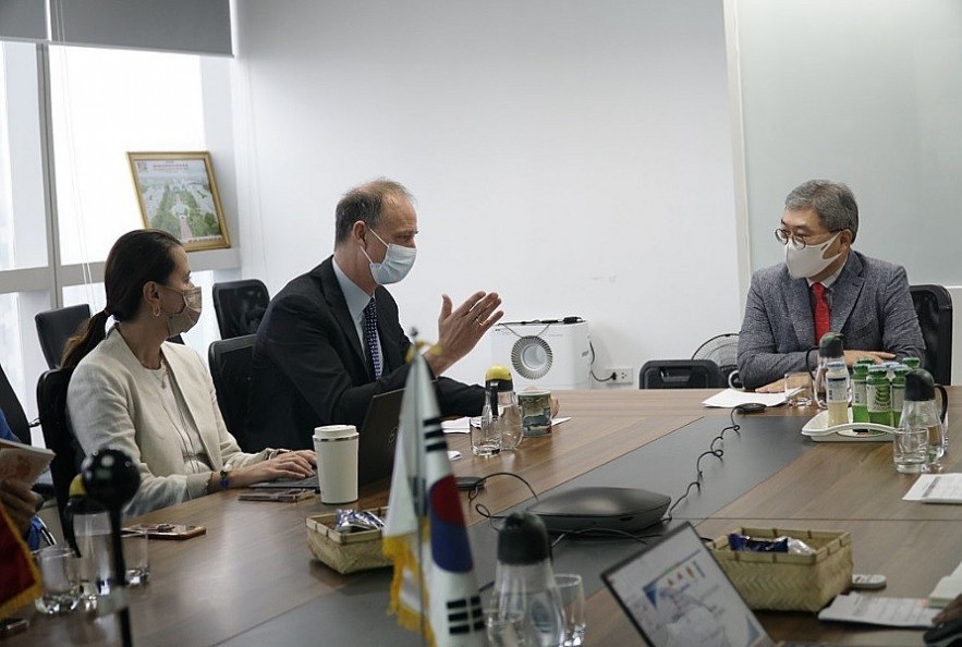 KOICA and Central Provinces Renewed Cooperation in Mine Action and Rural Development KOICA and Central Provinces Renewed Cooperation in Mine Action and Rural Development