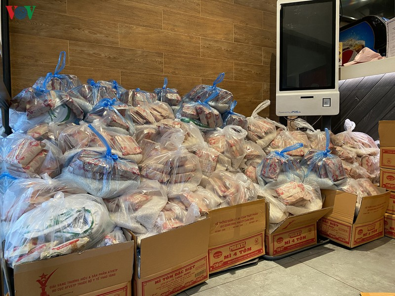 Migrants stay afloat in Hanoi never left behind amid terrible Covid-19 pandemic migrants stay afloat in hanoi never left behind amid terrible covid 19 pandemic