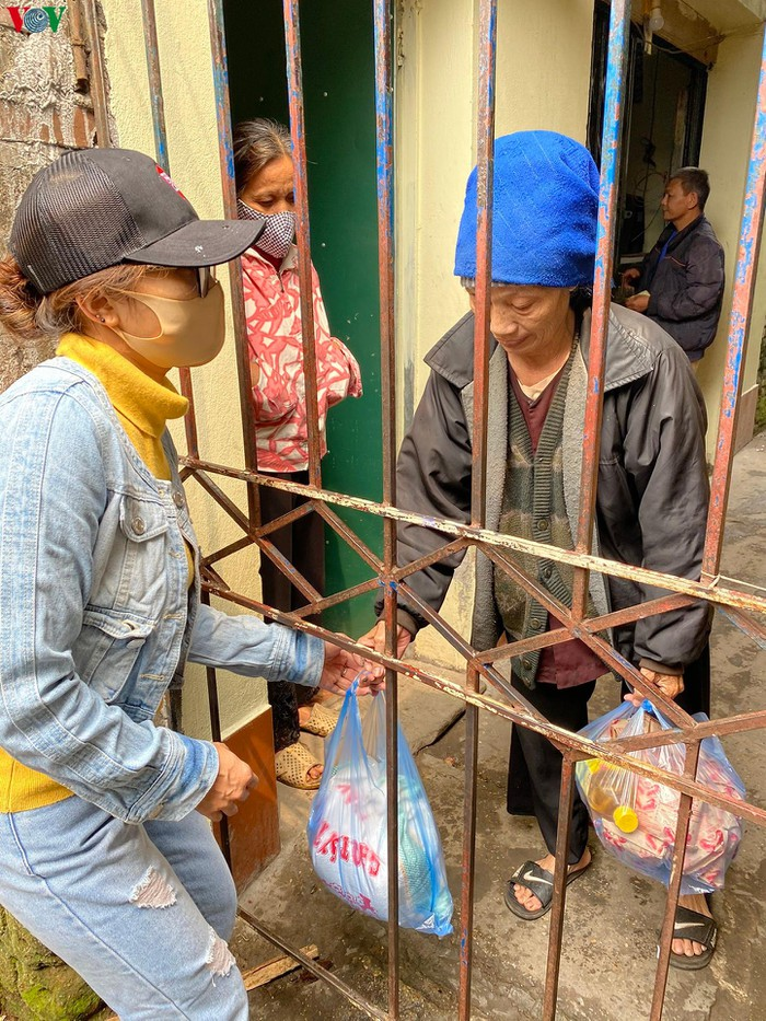 Migrants stay afloat in Hanoi never left behind amid terrible Covid-19 pandemic migrants stay afloat in hanoi never left behind amid terrible covid 19 pandemic