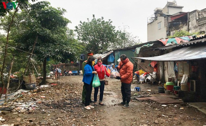 Migrants stay afloat in Hanoi never left behind amid terrible Covid-19 pandemic migrants stay afloat in hanoi never left behind amid terrible covid 19 pandemic