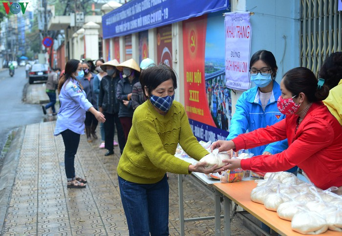 Migrants stay afloat in Hanoi never left behind amid terrible Covid-19 pandemic migrants stay afloat in hanoi never left behind amid terrible covid 19 pandemic