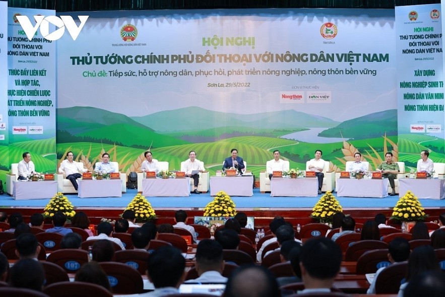PM Pham Minh Chinh holds dialogue with farmers to address their concerns. PM Pham Minh Chinh holds dialogue with farmers to address their concerns.