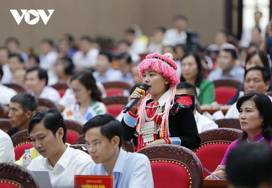 farmer Chao Thi Yen of Lao Cai raises a question at the meeting farmer Chao Thi Yen of Lao Cai raises a question at the meeting
