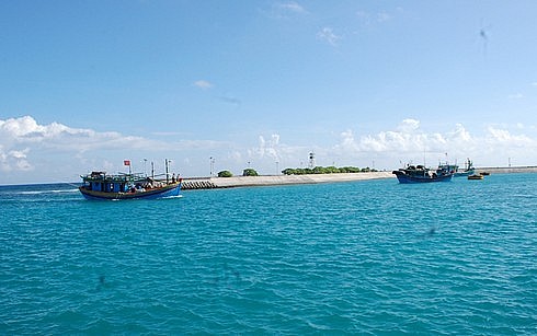 Naval Zone 4 Sends Tet Gifts to Truong Sa (Spratly) Naval Zone 4 Sends Tet Gifts to Truong Sa (Spratly)