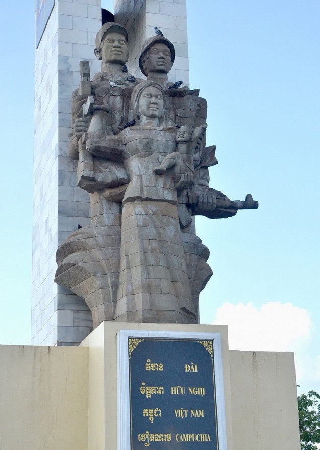 Vietnam-Cambodia Friendship Monument: Symbol of Solidarity Vietnam-Cambodia Friendship Monument: Symbols of Solidarity