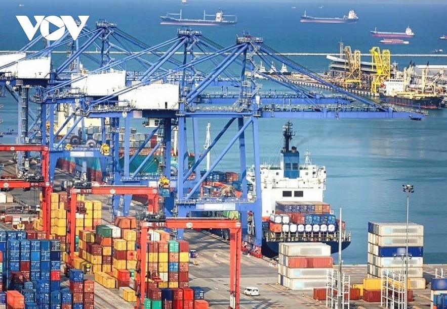 Vietnam achieves a trade surplus of US$4.08 billion and enjoys positive growth of 2.58% in 2021. Photo: VOV Vietnam achieves a trade surplus of US$4.08 billion and enjoys positive growth of 2.58% in 2021. Photo: VOV