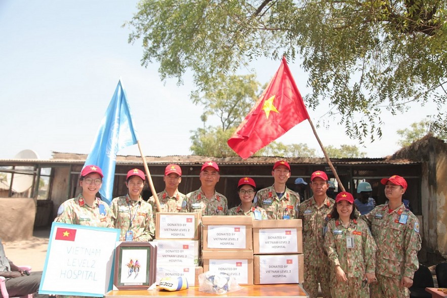 Vietnamese 'Blue Beret' Soldiers Support Prisoners in South Sudan Vietnamese 'Blue Beret' Soldiers Support South Sudanese Prisoners