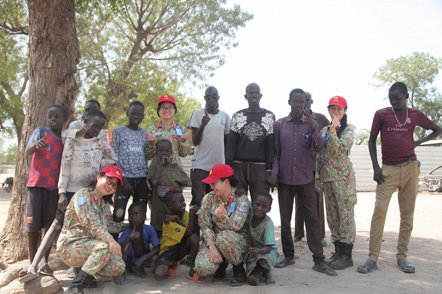 Vietnamese 'Blue Beret' Soldiers Support Prisoners in South Sudan Vietnamese 'Blue Beret' Soldiers Support South Sudanese Prisoners