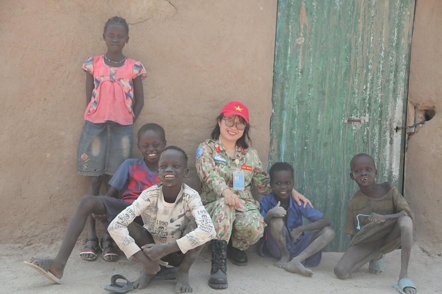 Vietnamese 'Blue Beret' Soldiers Support Prisoners in South Sudan Vietnamese 'Blue Beret' Soldiers Support South Sudanese Prisoners