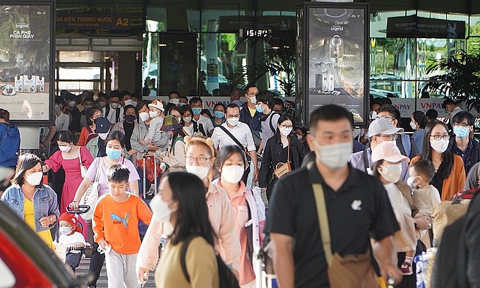 HCMC's Tan Son Nhat airport is overrun by air travelers returning from the Tet holiday on Feb. 5, 2022. Photo: VnExpress HCMC's Tan Son Nhat airport is overrun by air travelers returning from the Tet holiday on Feb. 5, 2022. Photo: VnExpress