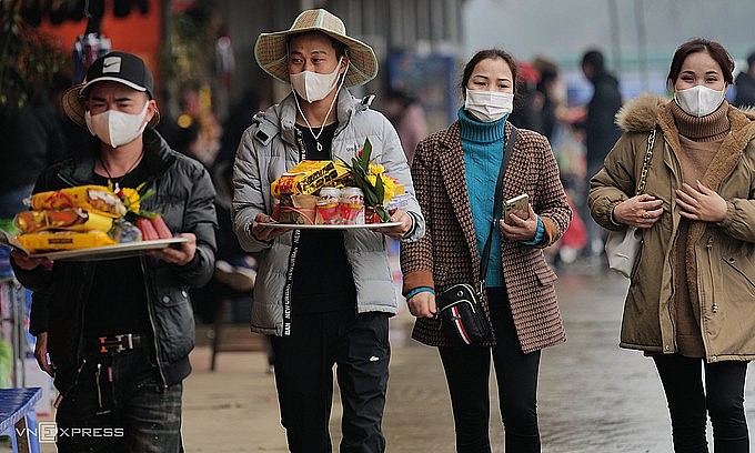 People carry offerings to a temple inside Huong Pagoda Complex in Hanoi's My Duc District on the opening day, February 11, 2022. Photo: VnExpress People carry offerings to a temple inside Huong Pagoda Complex in Hanoi's My Duc District on the opening day, February 11, 2022. Photo: VnExpress